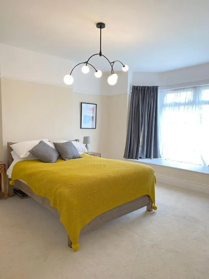 1 Ashford Road Guesthouse Redhill  Guest house